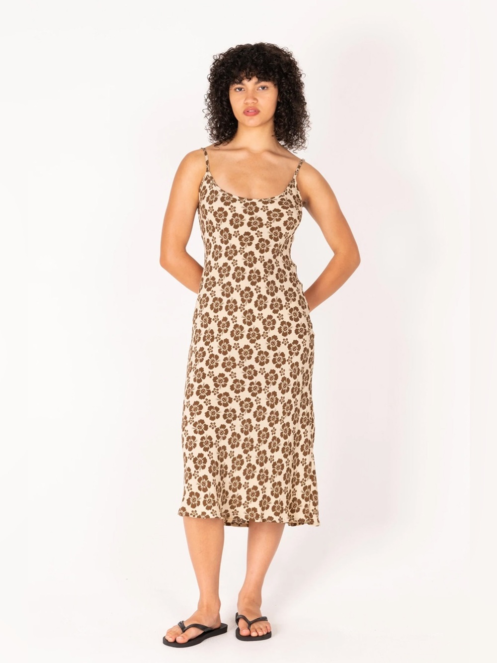 EMMA MULHOLLAND ON HOLIDAY
VACATION SLIP DRESS (HAPPY HAWAII SAND BROWN)